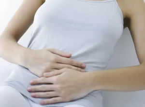 menstruacija krči CBD kapljice roke trebuh